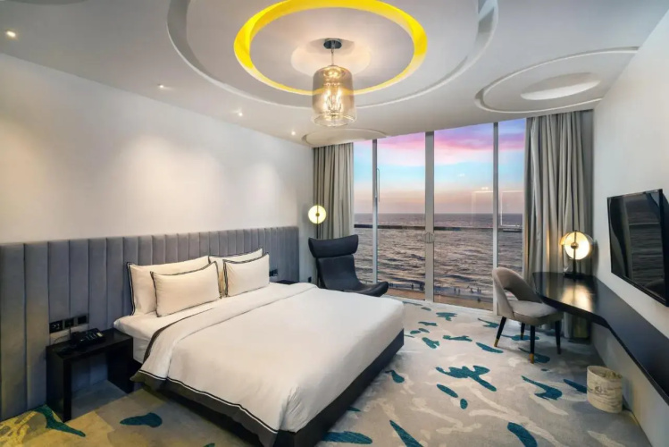 Rainbow Beach Hotel