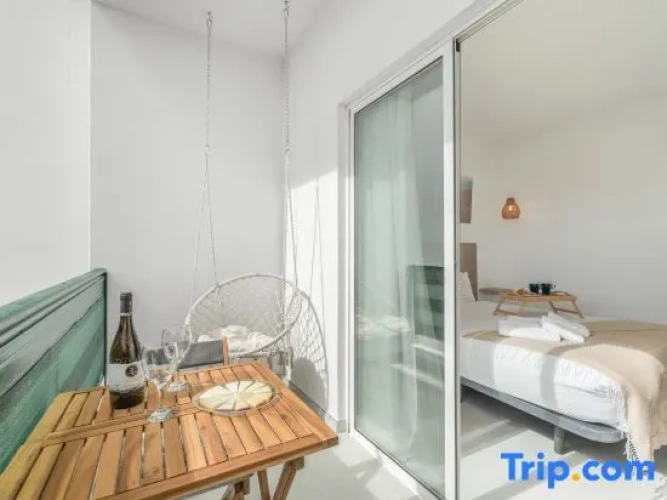 1 Bedroom Apartment with balcony