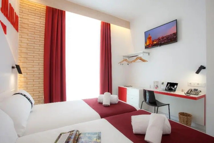 Standard Twin room with balcony