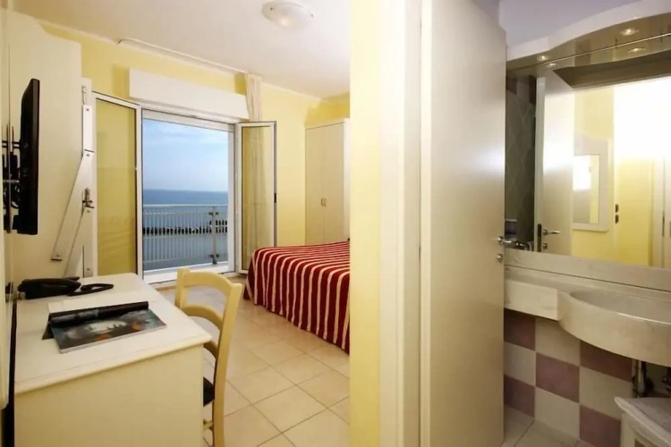 Standard Quadruple room with balcony