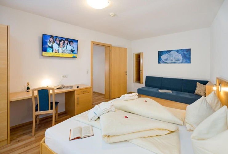 2 Bedrooms Apartment