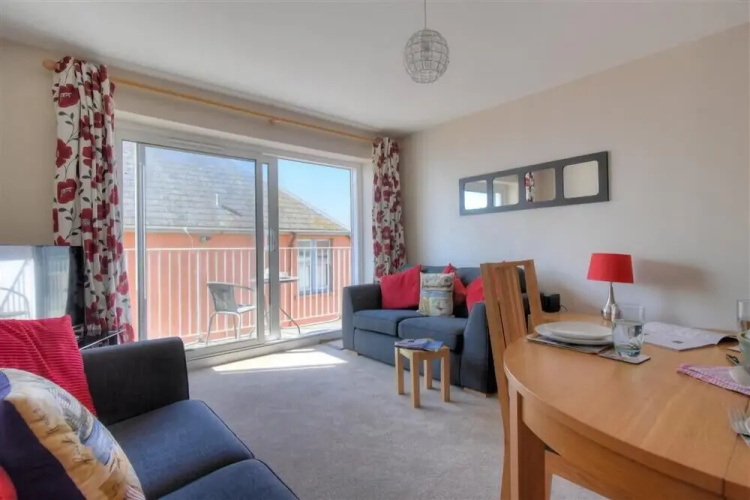 4 Bay View Court