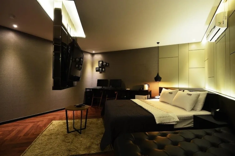 Royal room