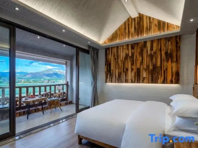 Standard Double room with lake view