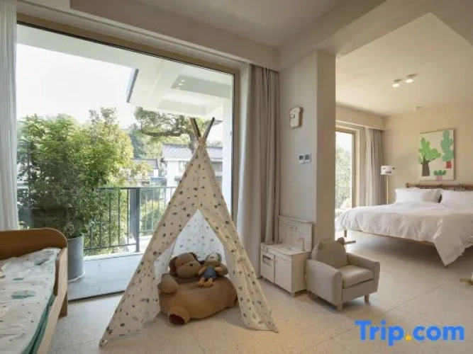 Standard Double Family room with view