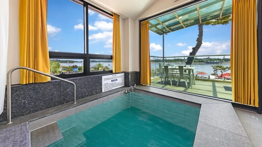 1 Bedroom Standard room with balcony