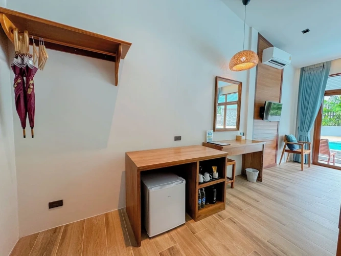 Deluxe Double room with pool view
