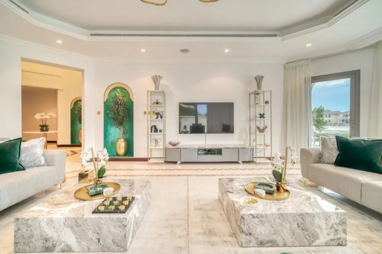 Beachfront 5BR Villa w Private Pool at the Palm