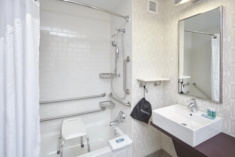 Hotel Cass - A Holiday Inn Express at Magnificent Mile photo 11