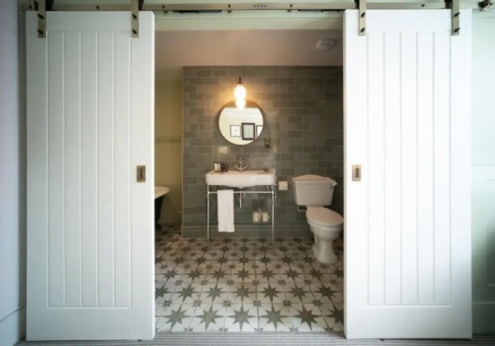 Comfort room