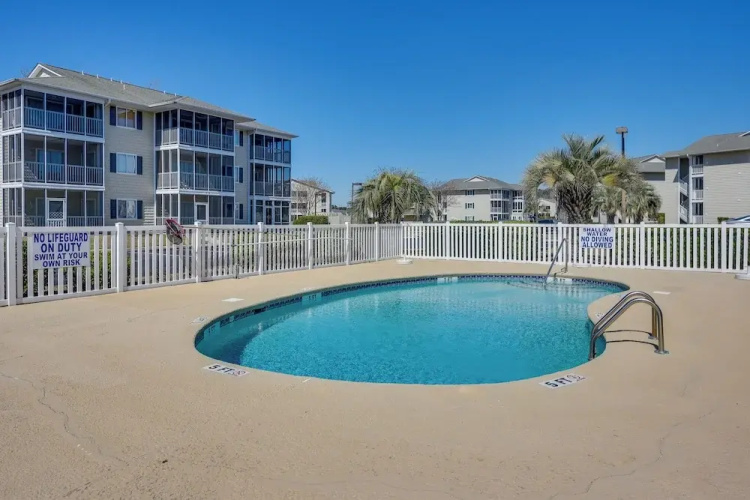 Walk to Beach: North Myrtle Beach Condo w/ Sunroom