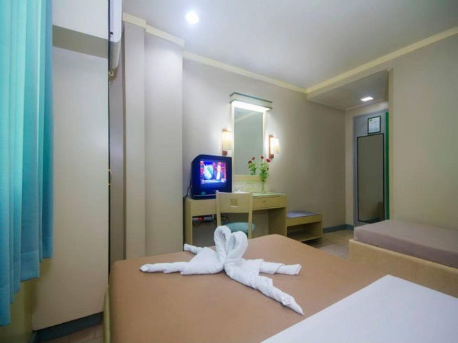 Standard Triple room with view