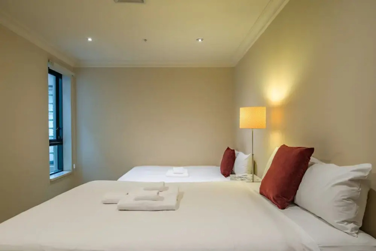 Elegant 4B 2B Unit in Melbourne CBD w/ Parking!