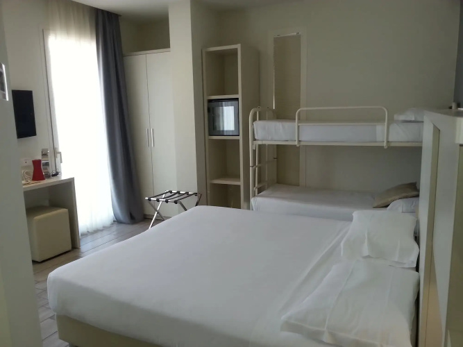 L'Hotel