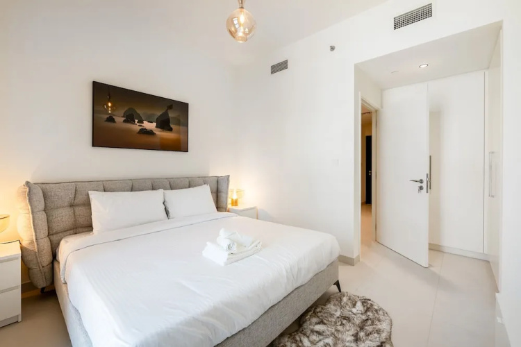 Exclusive 2BR Downtown Apt w Burj Khalifa Views