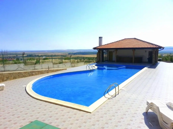 2 Bedrooms Villa