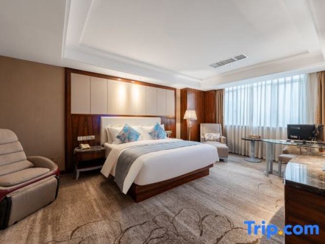 1 Bedroom Suite with view