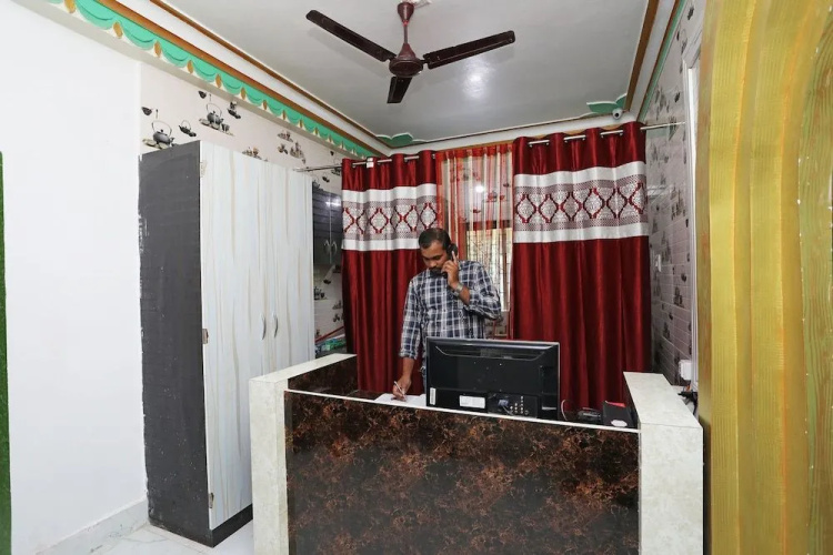 OYO 18686 Aradhya Residency