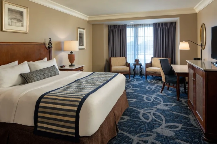 Deluxe Double room with city view