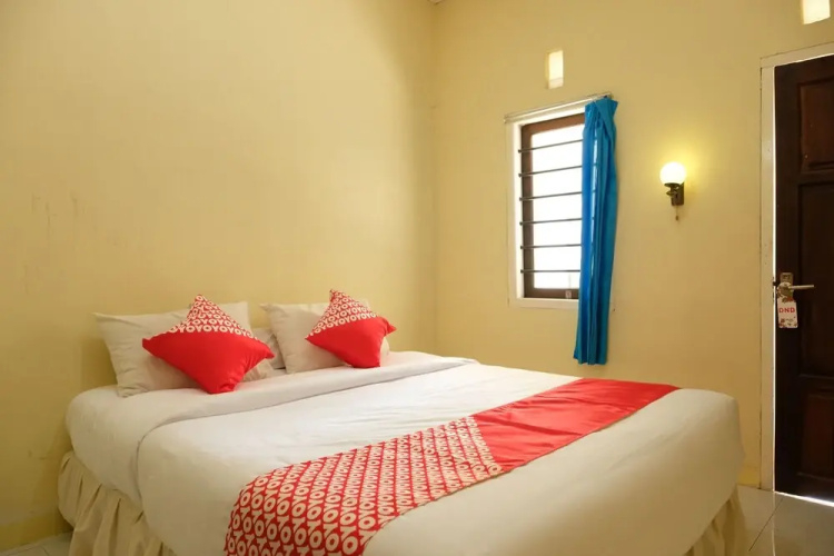 OYO 1151 Ww House