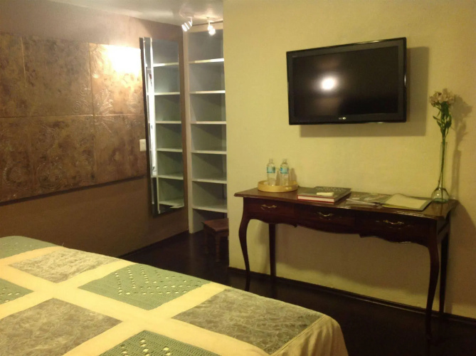 El Mesón Hotel