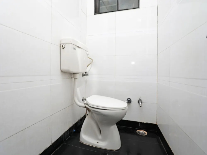 OYO 13392 Hotel Neeraj