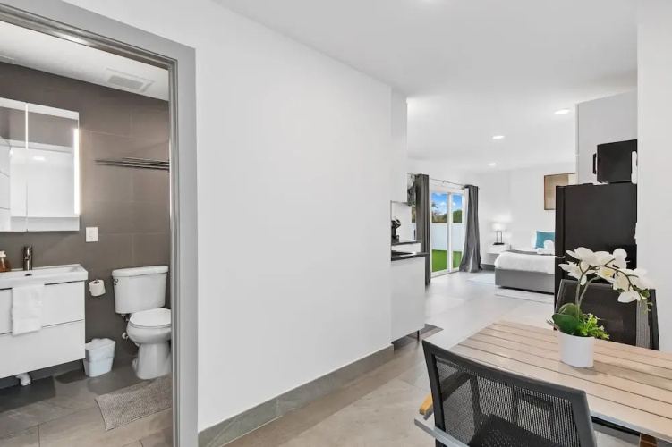 Apt W/patio, Balcony & Mini-golf
