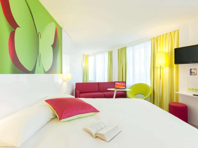 Standard Quadruple Family Suite