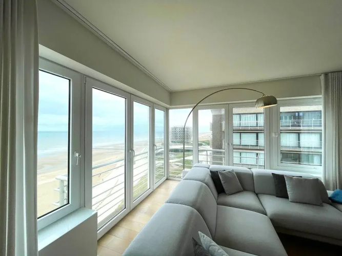 Apartment by Epernay Square With Sea View