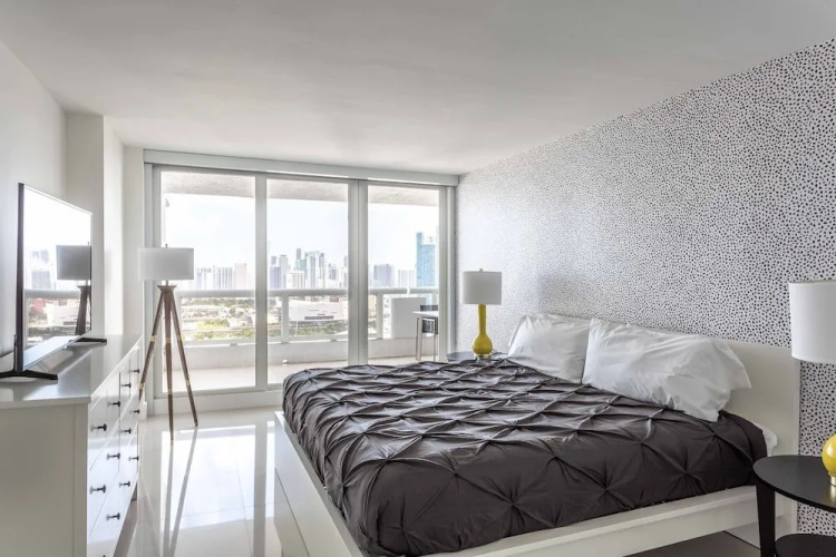 Modern and Bright Penthouse With Ocean View