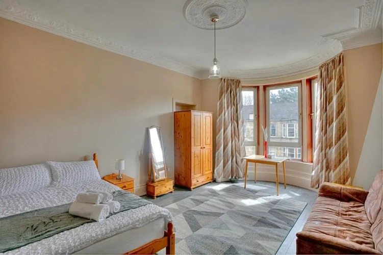 3 Bedrooms Apartment