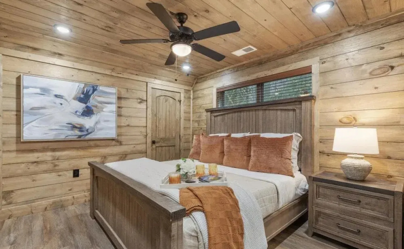 Burch's Bear Splash 4 Bedroom Cabin