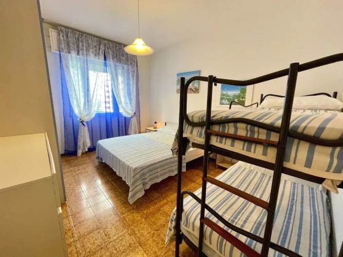 Beachside Flat With Shared Pool