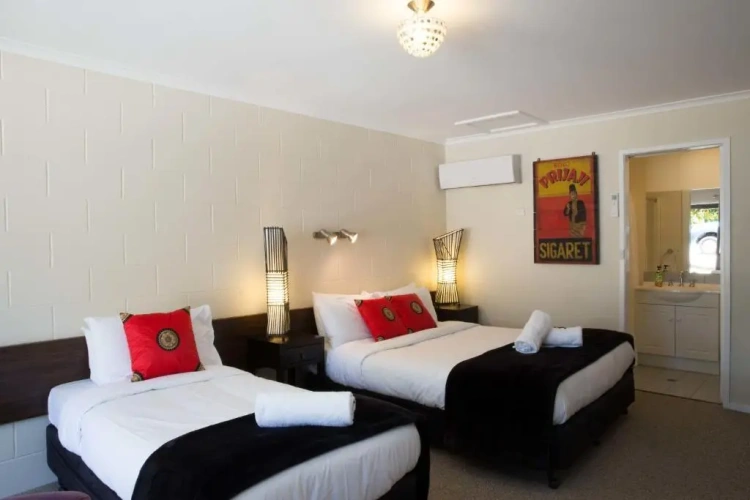 Standard Twin room