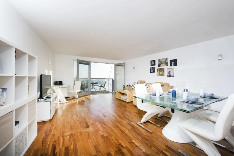 Modern 2BR Flat with Thames River View