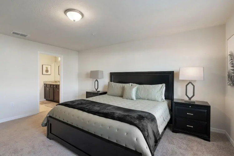 1228 Blue Island Dr