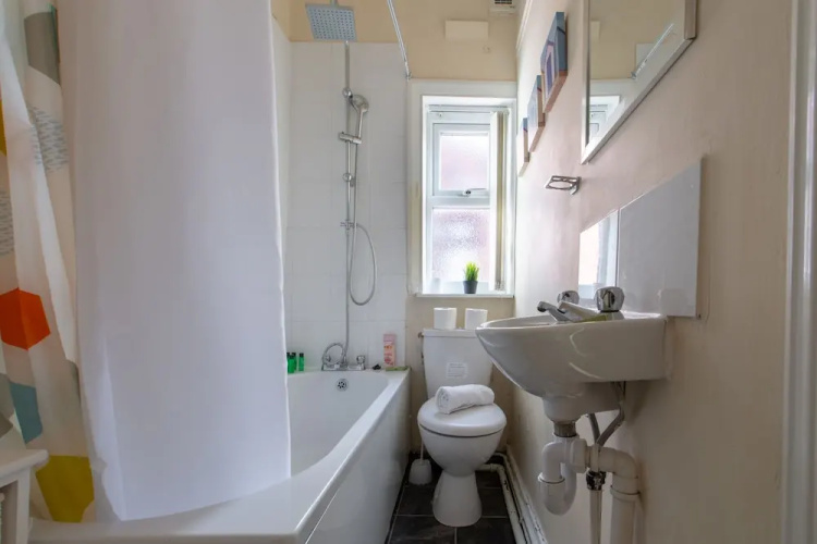 Charming 4-bed, Pet Friendly House in Liverpool