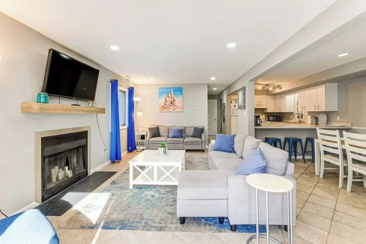 2 Mi to Rehoboth Beach: Condo w/ Pool Access!