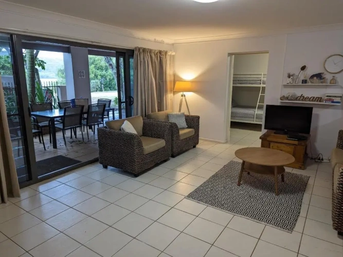 2 Bedrooms Apartment