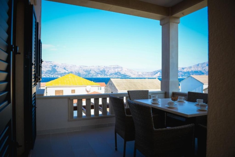 3 Bedrooms Apartment
