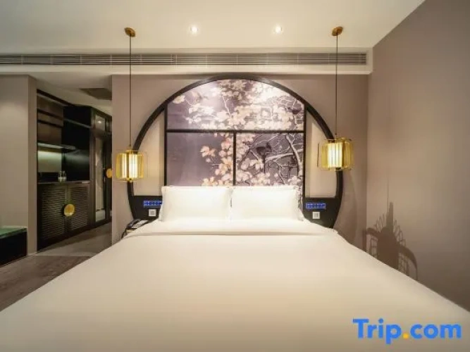 Standard Double room with city view