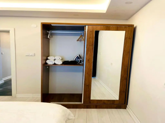 LUXE Bright 2bdr in Center