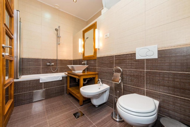 2 Bedrooms Basement Apartment