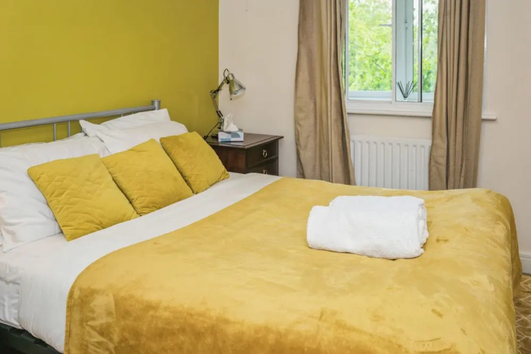 2 Bed Apartment - Sleeps 5 - Wifi - Parking - Pets