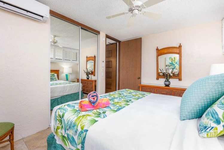 Papakea L207 Ocean Front 1 Bedroom 1 Condo by RedAwning