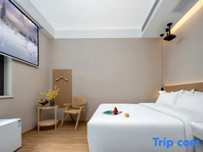 Deluxe Double room with courtyard view