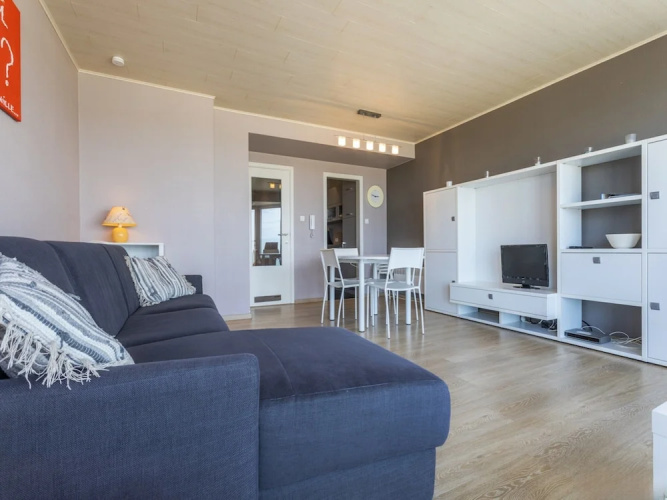 Cosy Renovated Flat on the Seafront