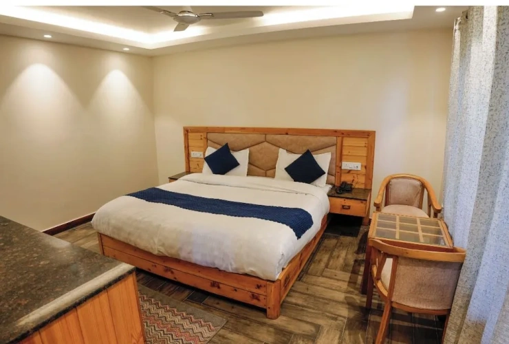 Standard room with mountain view