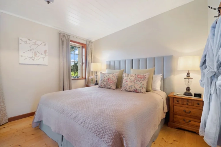 1 Bedroom Premium Cottage with lake view