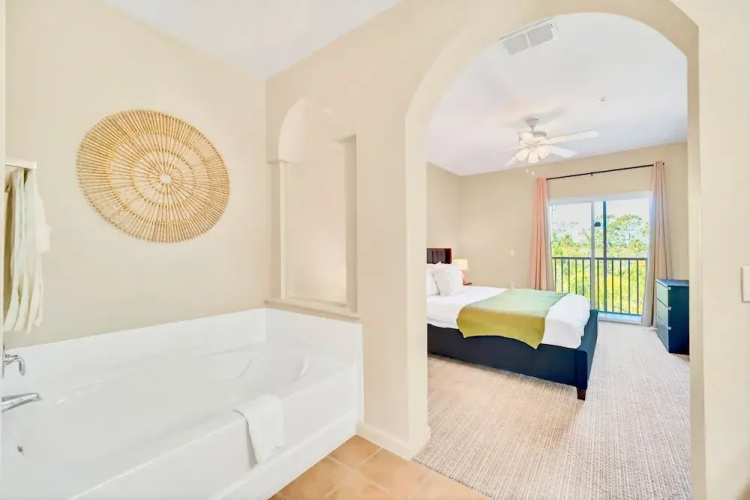 Modern 2BR Condo - With Pool Hot Tub